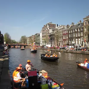 https://amsterdam-hostel-uptown.amsterdamhotelsnl.com